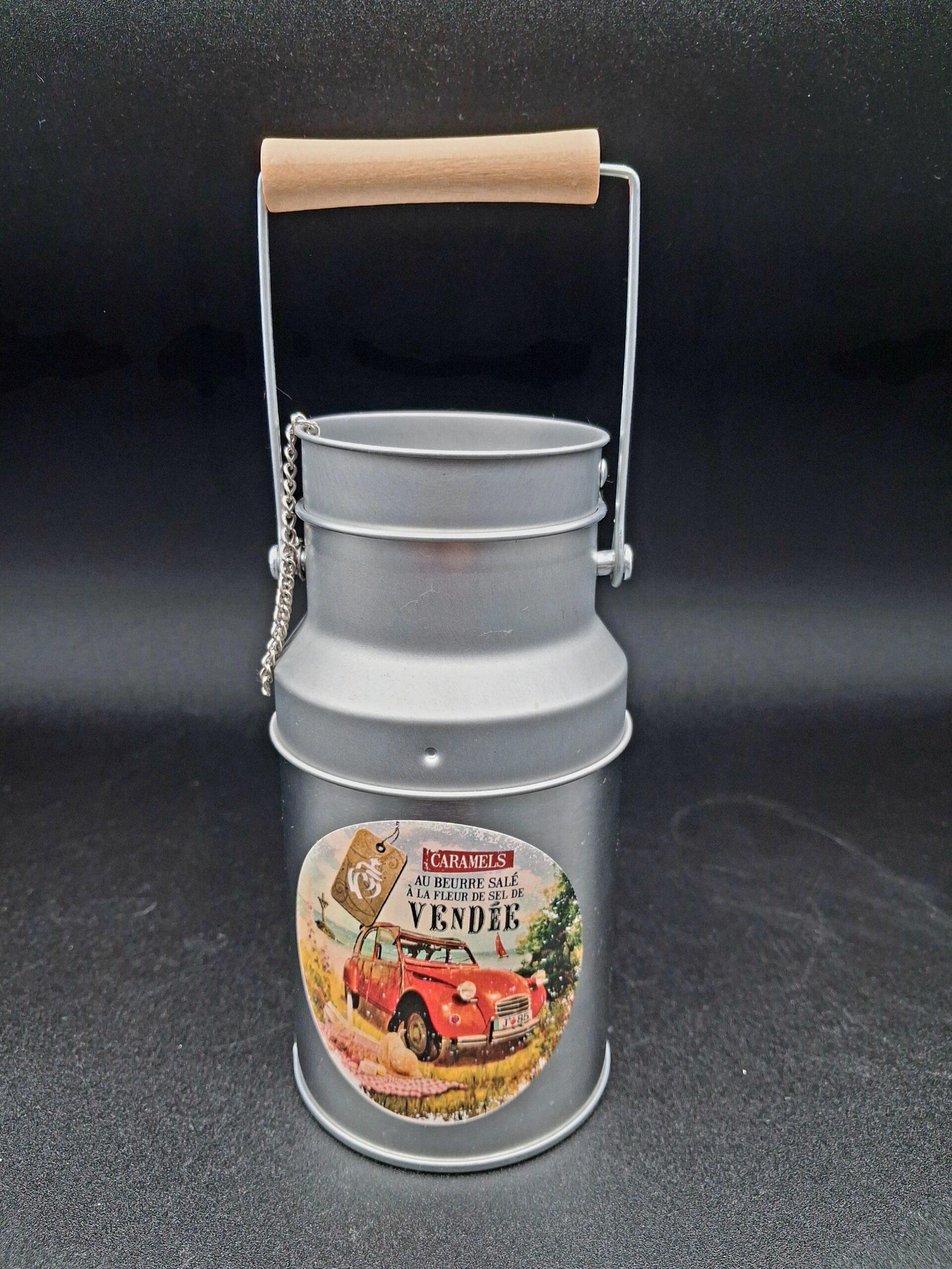 Caramels dans un pot à lait